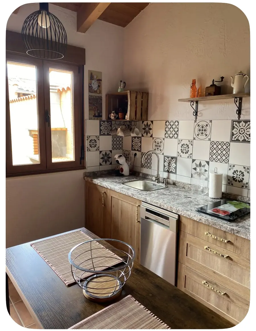 Cocina equipada con azulejo tradicional